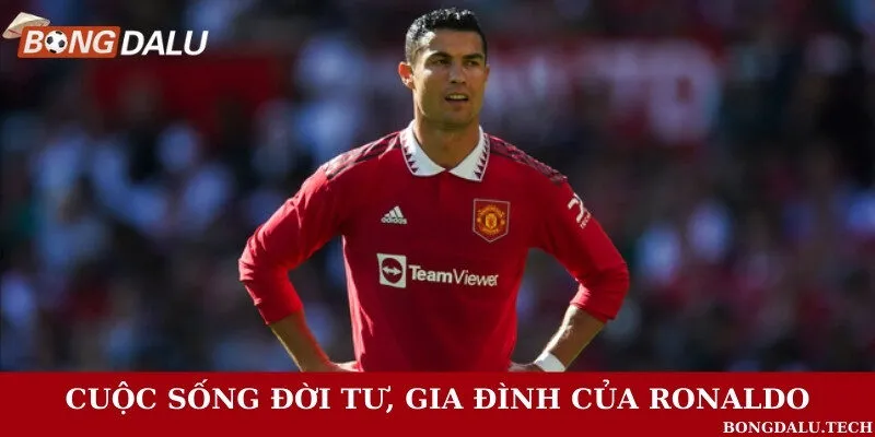 Tuổi thơ với cuộc sống gia đình đầy khó khăn 